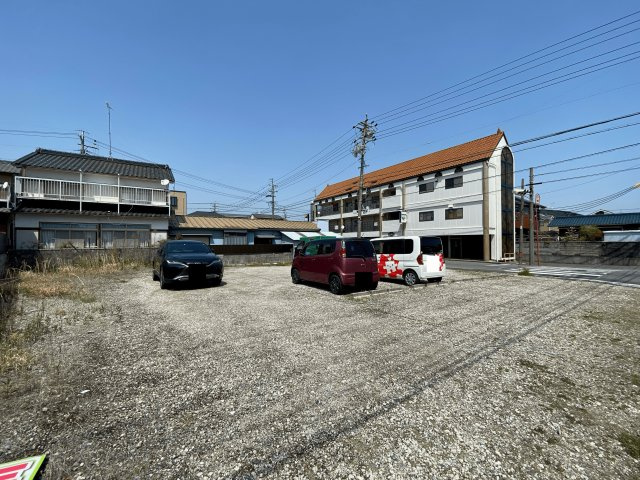 レジャービル原の駐車場