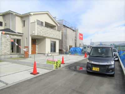 【前面道路含む現地写真】 | ブルーミングガーデン　南アルプス市在家塚2期　1号棟 | 前面道路含む現地写真です