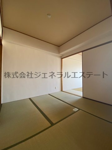 【寝室】 | アメニティコート | 落ち着いて過ごせるお部屋なので、寝室にいかがでしょうか
