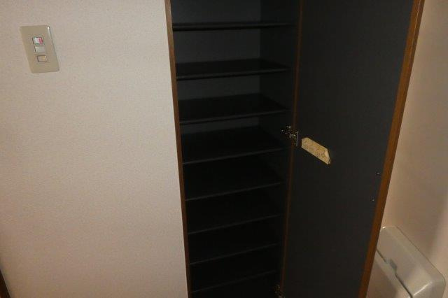 エステート山下の内装|シューズボックス