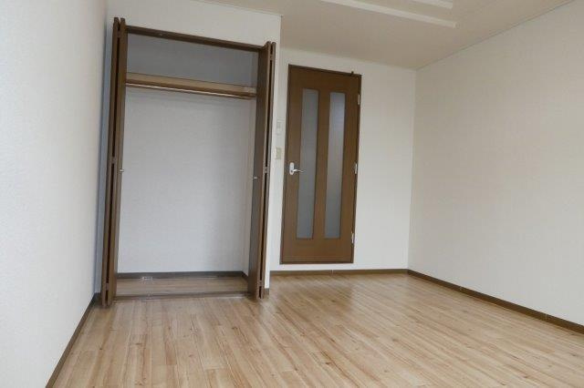 エステート山下の洋室