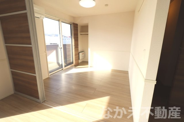 【寝室】 | 広くて明るい寝室