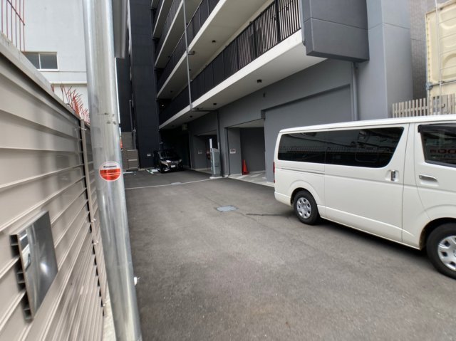 東大阪市小阪２丁目の賃貸マンションの駐車場