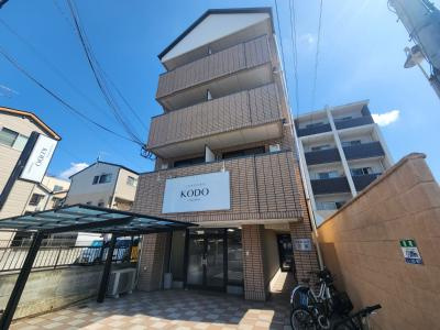 アルティスタ三条の外観