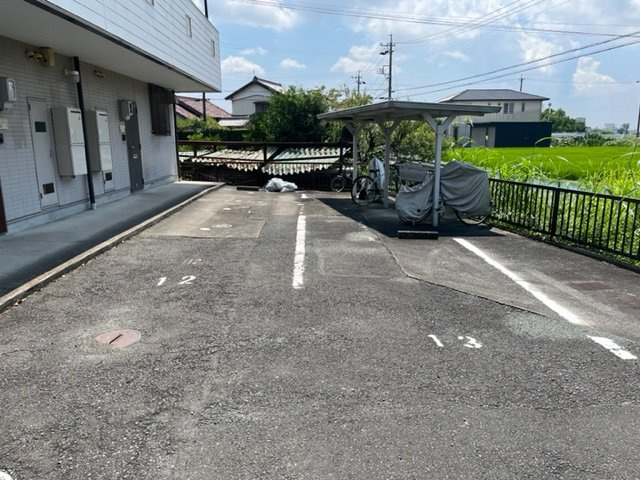 豊川市瀬木町郷中一棟アパートの駐車場