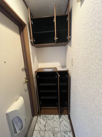 フレグランス成道の玄関