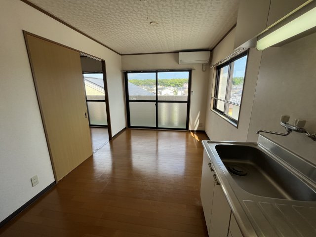 フレグランス成道の居間・リビング