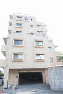 【外観】 | 小中学校が近いのでお子さまがいるご家庭におススメのマンションです♪ スーパーやドラッグストア等の買い物施設も近くにあり、長く快適に暮らせる環境が整っています