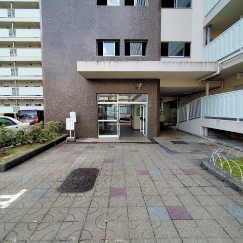 すみれ橋第二コーポ 四号棟のエントランス
