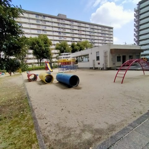 すみれ橋第二コーポ 四号棟のその他共用部分|敷地内には遊具のある公園がございます。