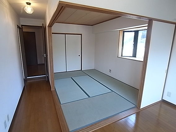 ベルシャトーの居間・リビング