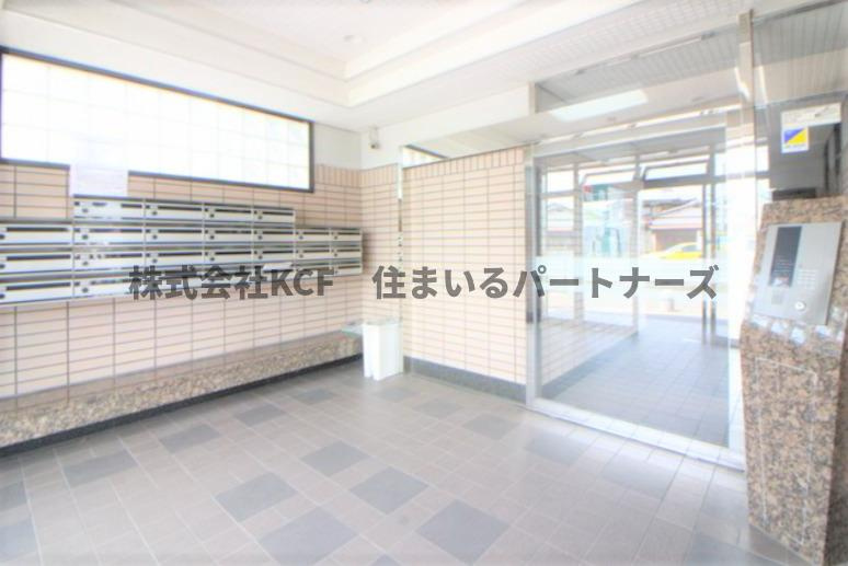 アメニティ旗崎のエントランス|落ち着いたエントランスです