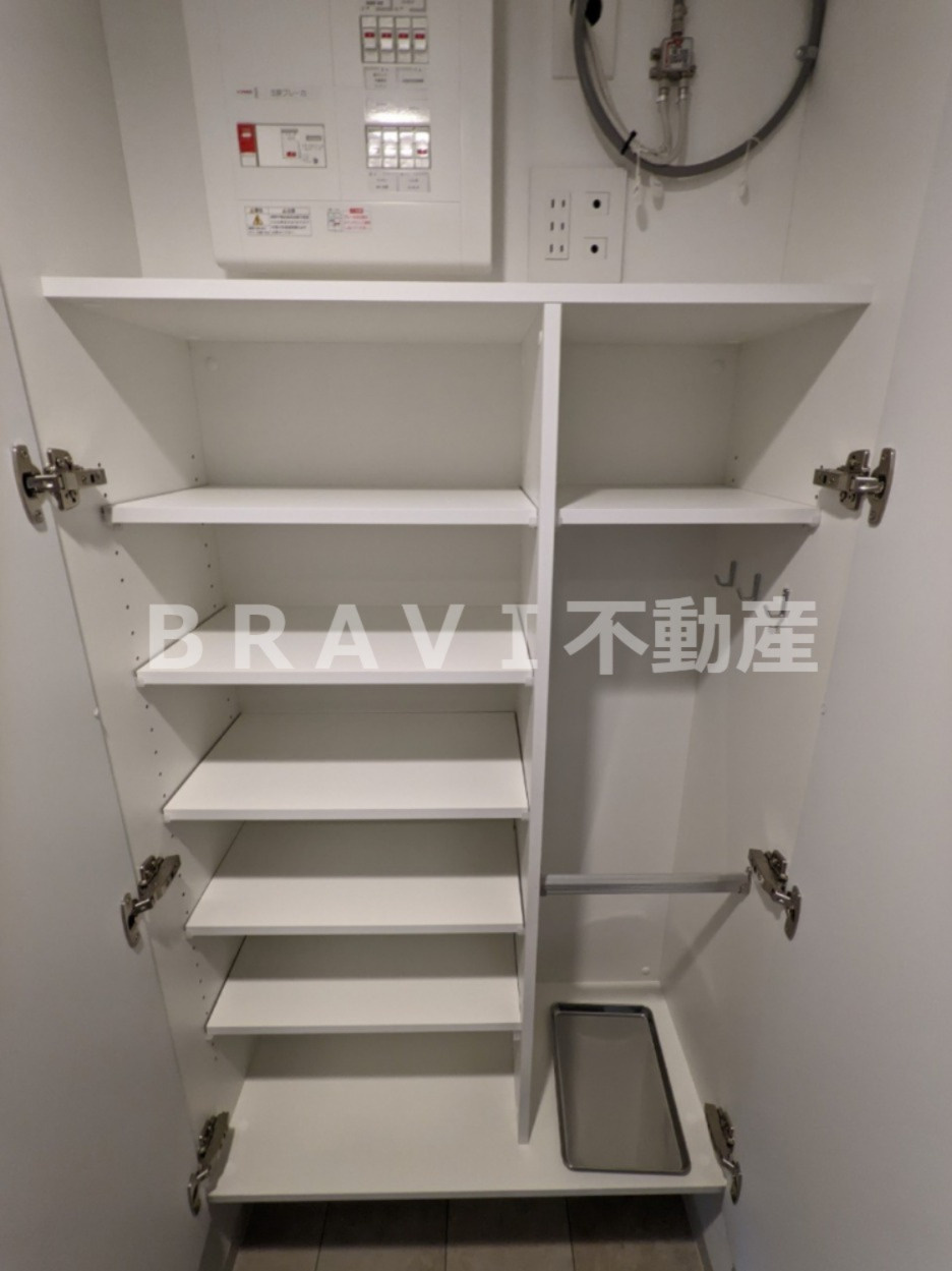 コンフォリア・リヴ南森町Q BRAVI不動産の玄関