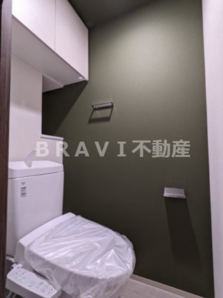 コンフォリア・リヴ南森町Q BRAVI不動産のトイレ