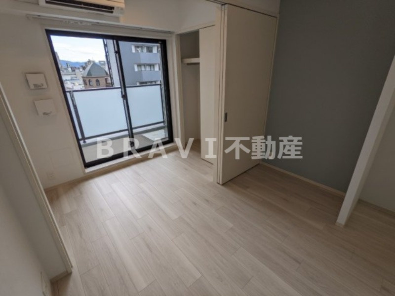 コンフォリア・リヴ南森町Q BRAVI不動産の居間・リビング