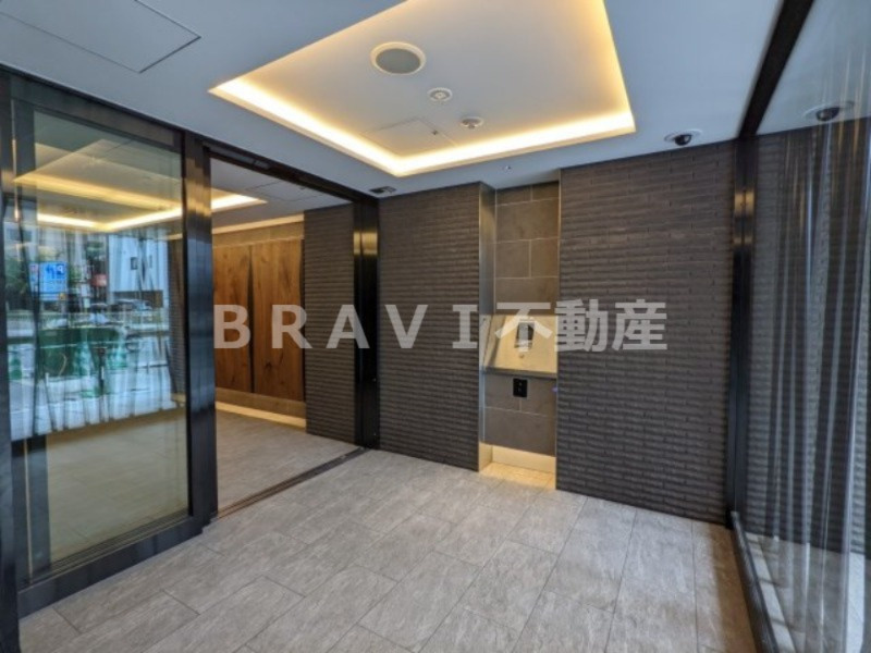 コンフォリア・リヴ南森町Q BRAVI不動産のロビー