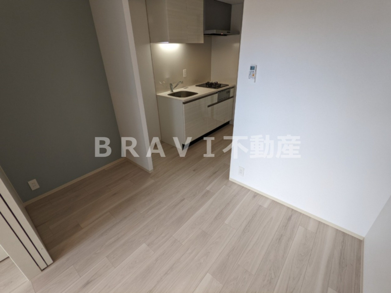 コンフォリア・リヴ南森町Q BRAVI不動産の洋室