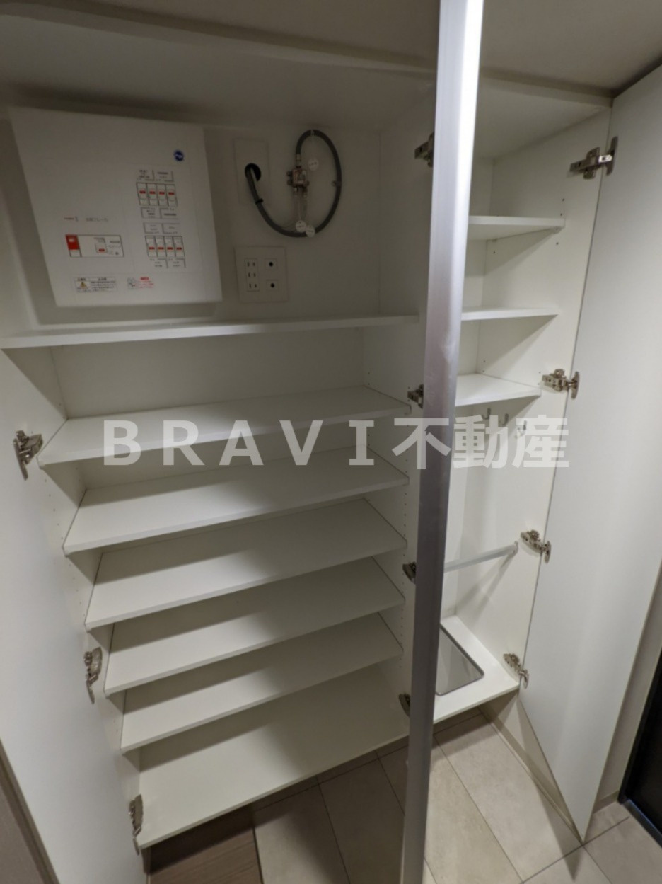 コンフォリア・リヴ南森町Q BRAVI不動産の玄関