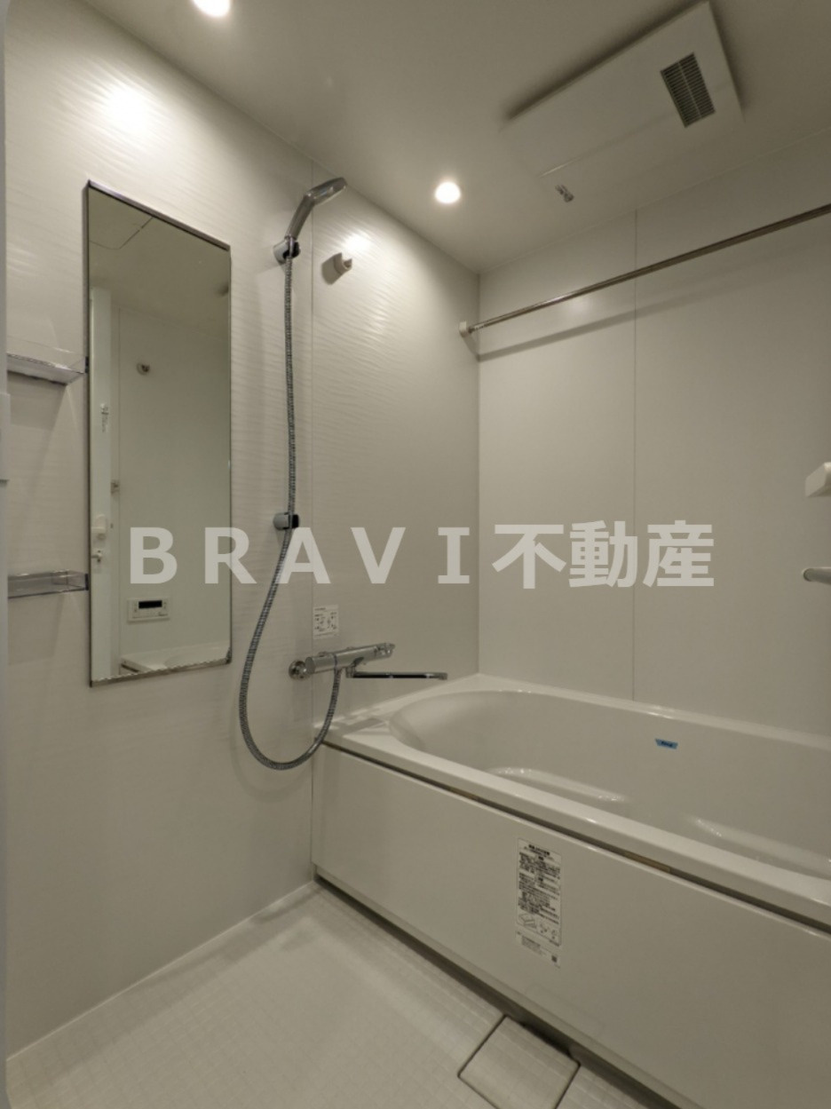 コンフォリア・リヴ南森町Q BRAVI不動産の浴室