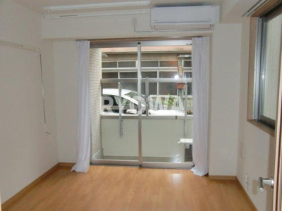 【居間・リビング】 | キャラット御徒町 | 【洋室６帖】掲載の写真は退去前の写真となります。