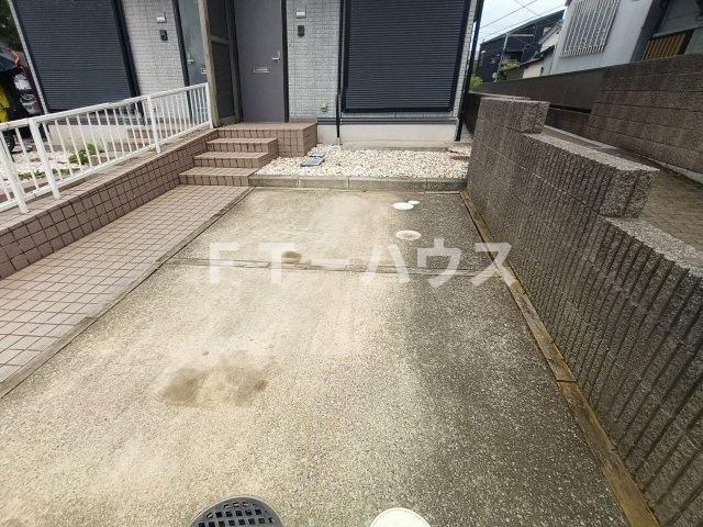 パティオス大久保の駐車場