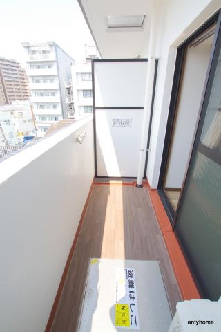 ウインズコート西梅田2　仲介手数料無料のバルコニー