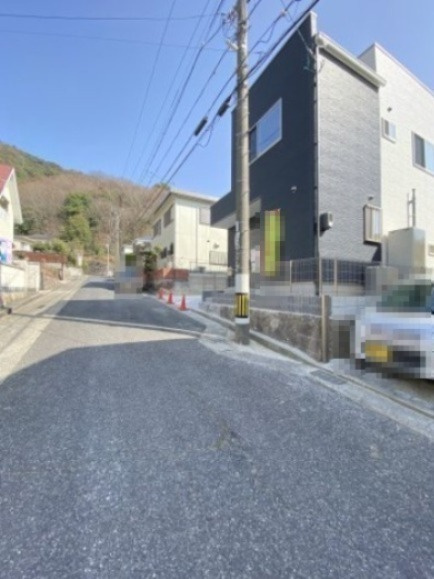 新築戸建　毘沙門台3丁目の前面道路含む現地写真