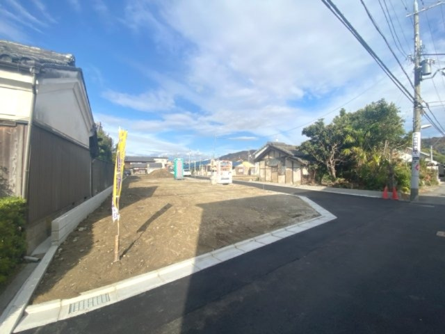 グラッド・タウン平野屋の前面道路含む現地写真|■JR片町線　住道駅までバスで８分♪♪
■泉小学校の近くです♪♪