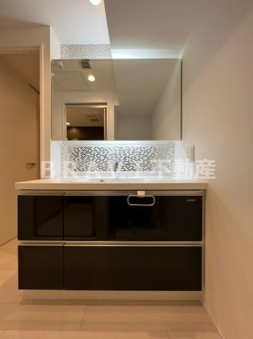 レジディア堺筋本町プレイス　BRAVI不動産の独立洗面台|【グラシア堺筋本町】独立洗面台、朝の身支度には欠かせません