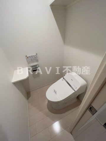 レジディア堺筋本町プレイス　BRAVI不動産のトイレ|【レジディア堺筋本町プレイス】ゆったりとした空間のトイレです