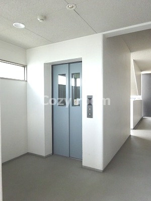 【その他共用部分】 | スティング | 各フロアのエレベーターです。