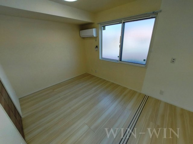 ソレイユ入船の洋室