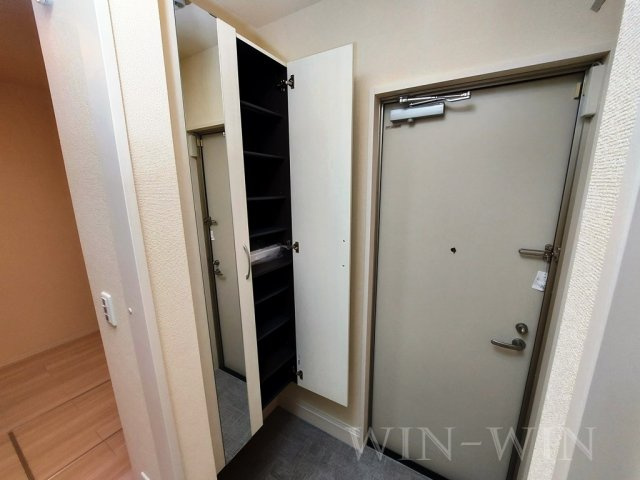 ソレイユ入船の玄関