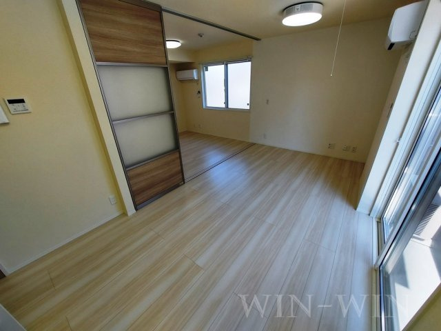 ソレイユ入船の居間・リビング