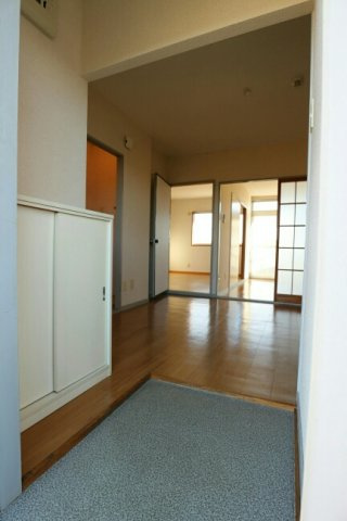 メゾンアサバの玄関