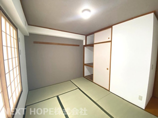 【和室】 | コスモ宝塚ツインフォルム | 和室６帖です♪足を伸ばして寛げる居室です！バルコニーに面した明るく開放的な室内です！畳表替え・襖貼り替え済みです！