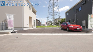 【駐車場】 | 駐車スペースは並列3台可能です。
