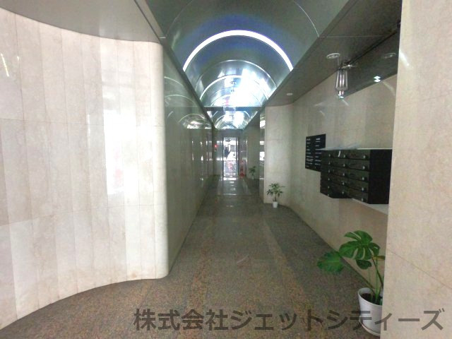 【ロビー】 | エフワンビル(Re:ZONE南森町1)