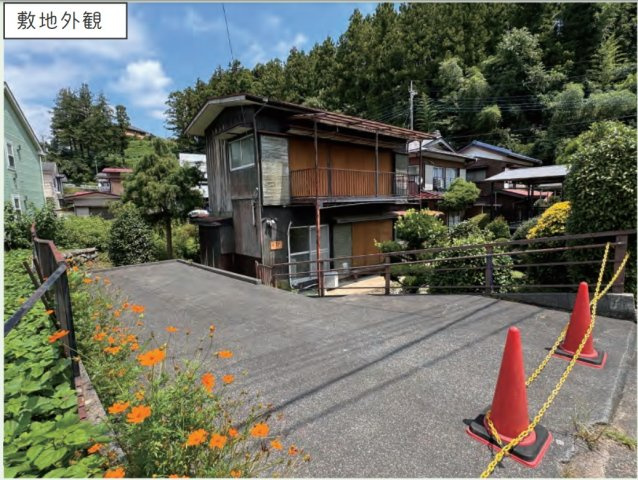 あきる野市五日市　古家付売地の前面道路含む現地写真