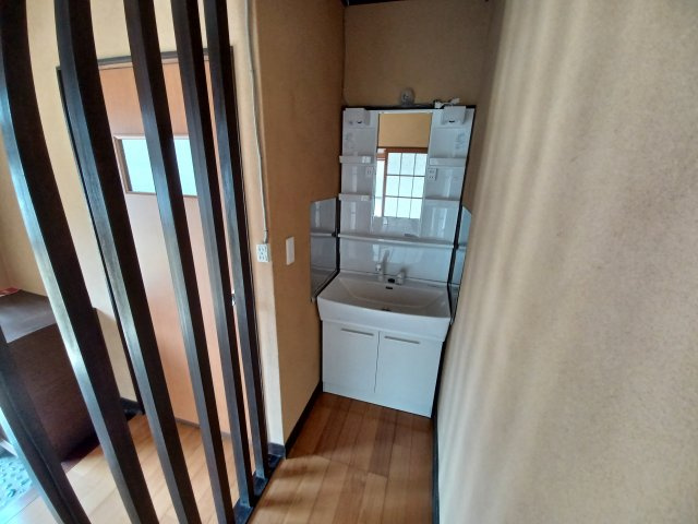 東松山市松山町３丁目 【賃貸中物件】平家戸建(オーナーチェンジ)の独立洗面台