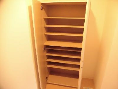 プレゼンス堀川の収納|シューズＢＯＸ