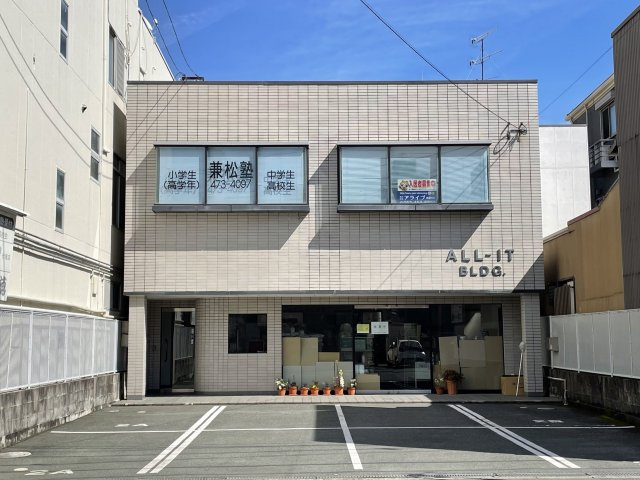 ALL-IT　BLDGの駐車場