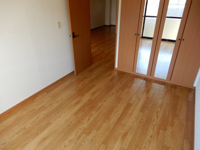 フォンテーヌ朝陽ヶ丘の洋室