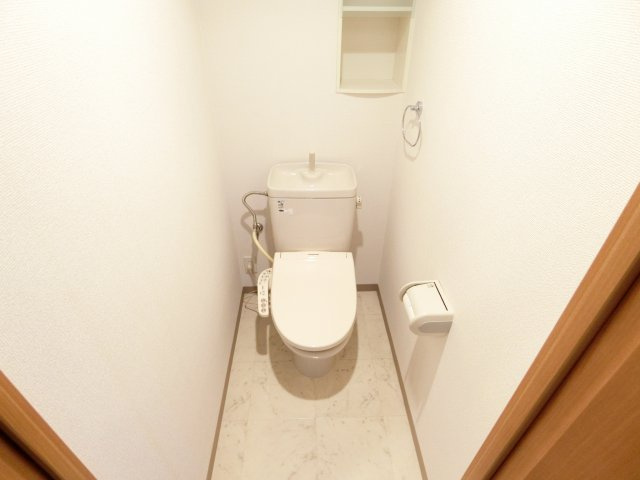 コンフォートヴィラのトイレ|同物件別部屋