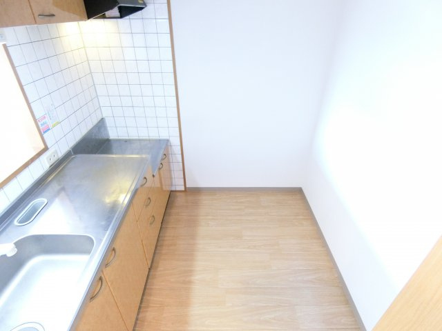 コンフォートヴィラのキッチン|同物件別部屋