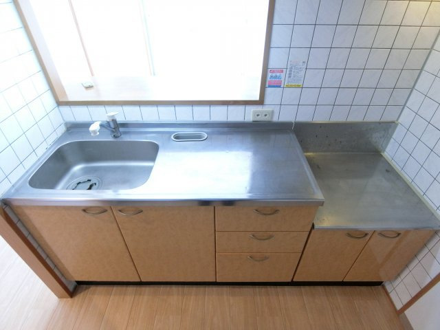 コンフォートヴィラのキッチン|同物件別部屋