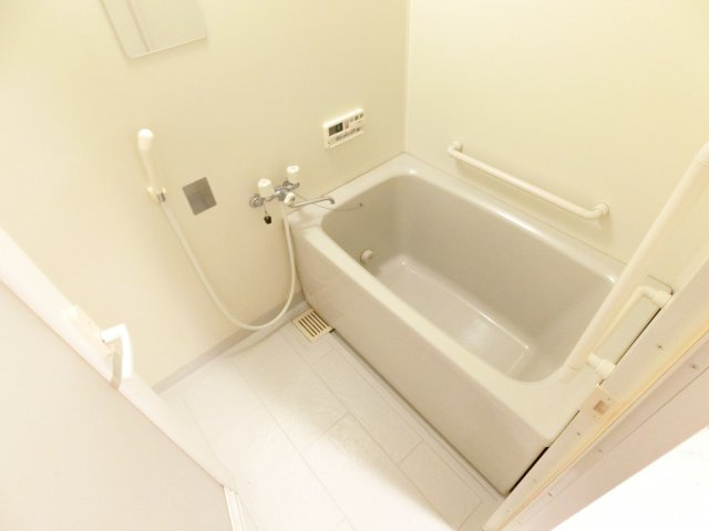 コンフォートヴィラの浴室|同物件別部屋