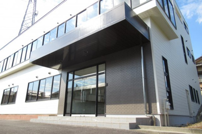 【玄関】 | 津市一身田平野　店舗事務所・倉庫 | 玄関アプローチ