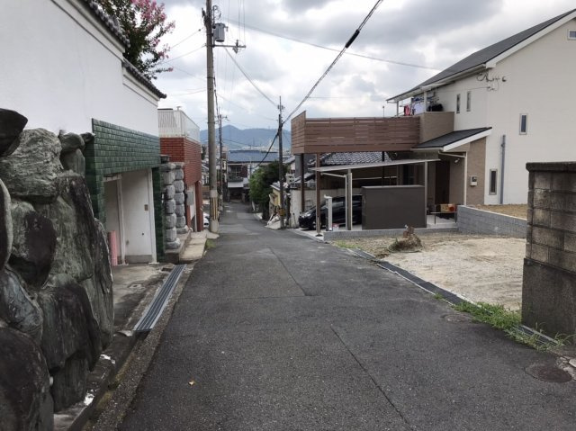 ケーズグランデ国松の前面道路含む現地写真|前道　1方　北東向き　幅員4ｍ