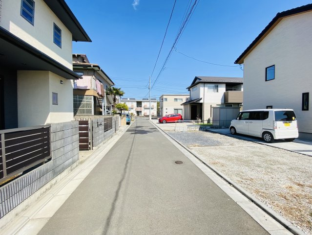 敷地面積６６坪　売地　川越市寺山R3-4の前面道路含む現地写真